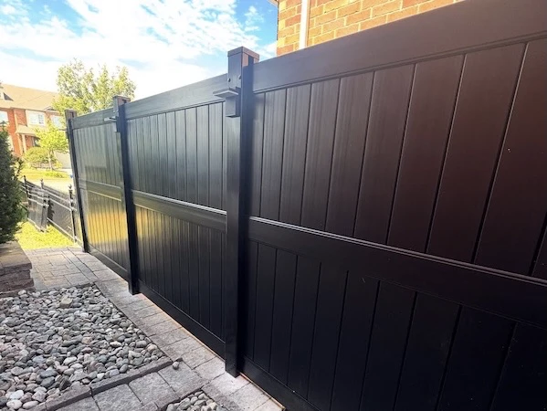 Vinyl fence between houses in Aurora, Ontario